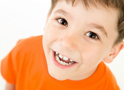 Зубная боль у ребенка, как с ней бороться и из-за чего она могла начаться?