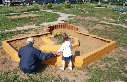 Обустраиваем песочницу для того, чтобы игры ребенка были приятными и полезными